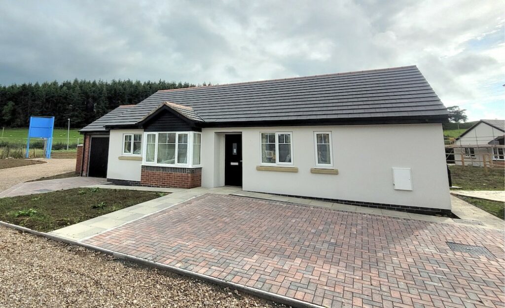 1 Oaks Meadow_front3