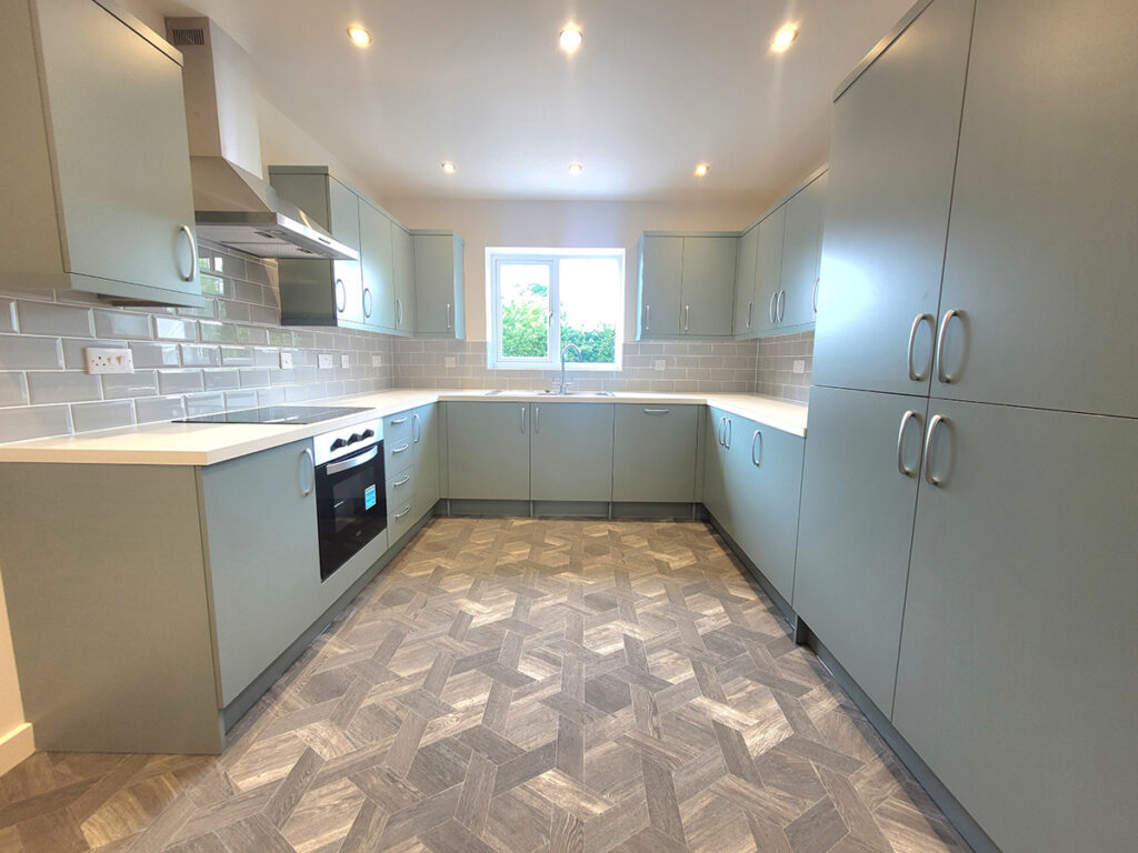 Oak Bungalow Kitchen 2 - Primesave Properties