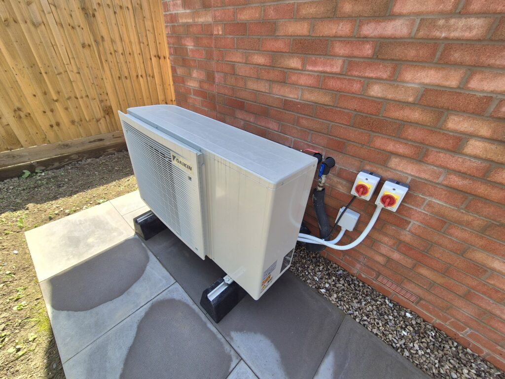 6 Maple Walk_air source heat pump
