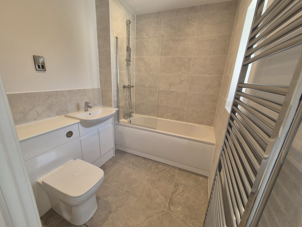 6 Maple Walk_bathroom