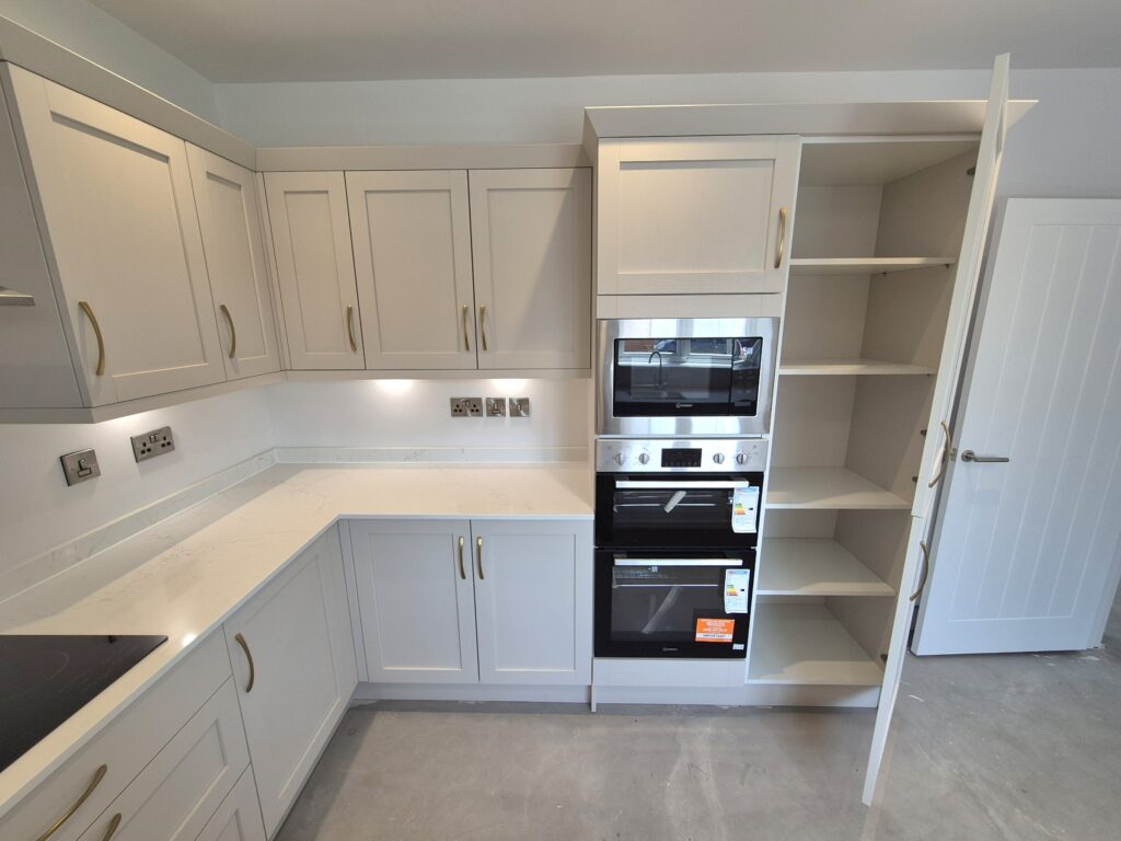 6 Maple Walk_oven mwave larder