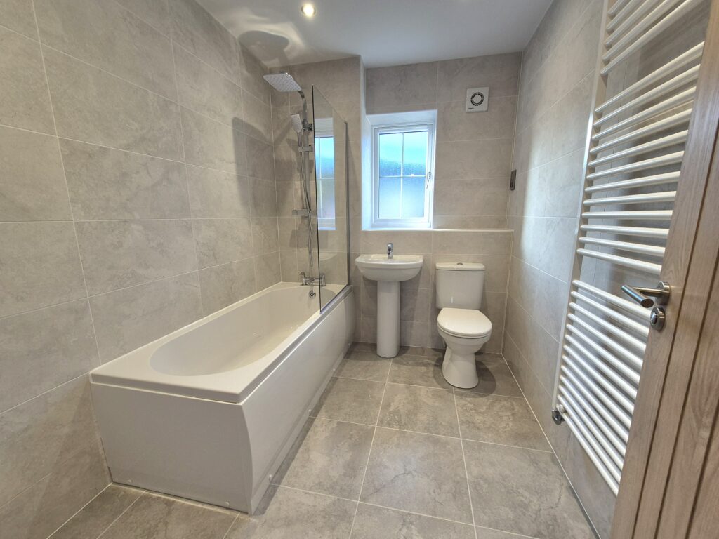 Larch_bathroom[18]